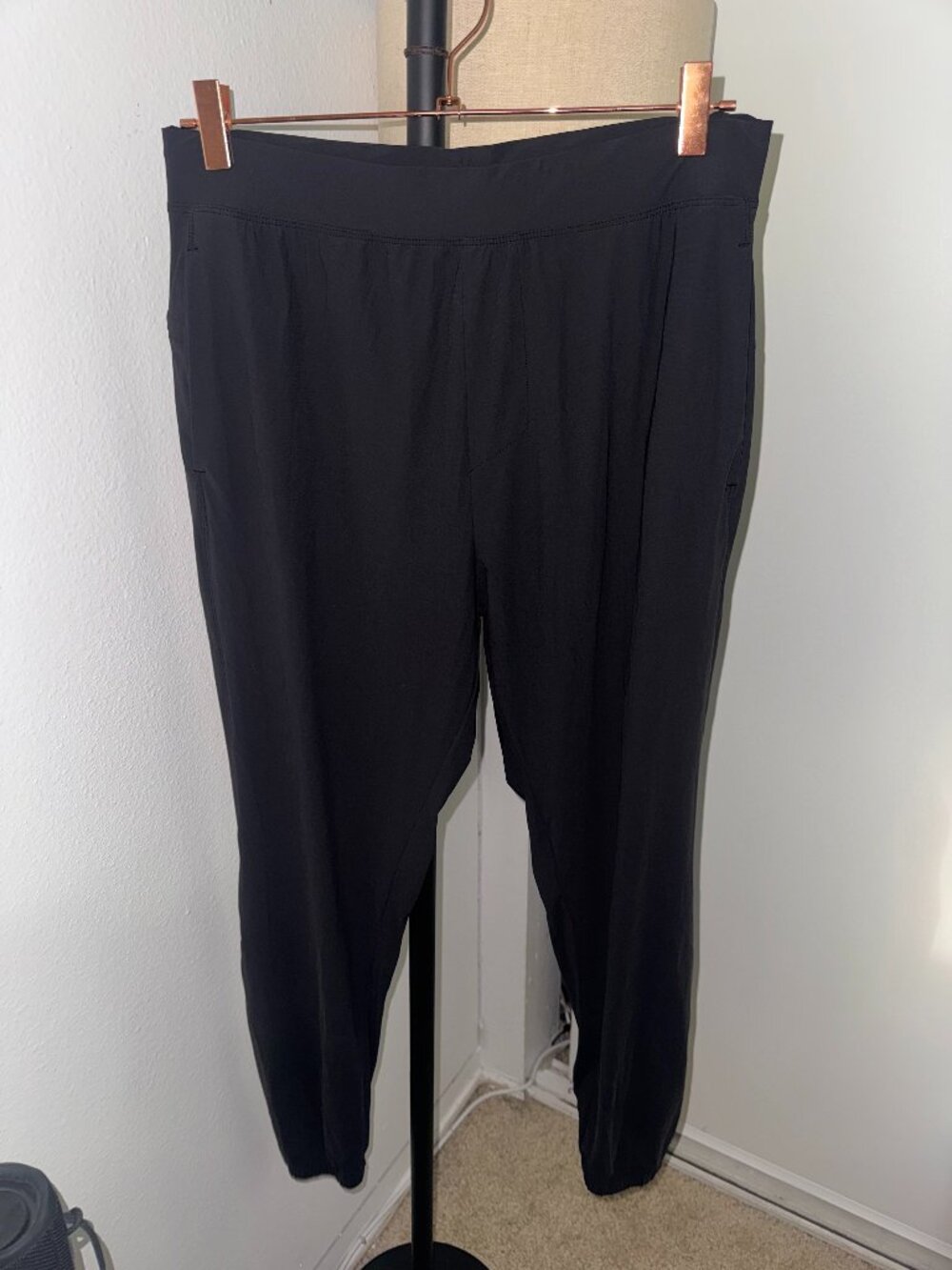 all in motion mens joggers- navy